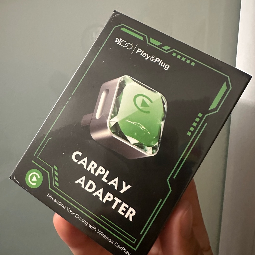 Wireless CarPlay Adapter - Black and Green